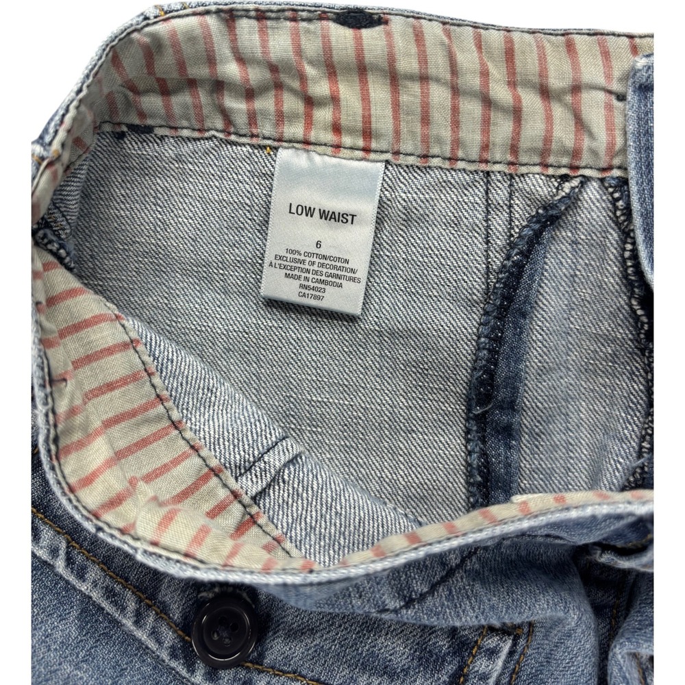 Old Navy Womens Size 6 Low Rise Denim Shorts Y2K Patch Pocket Light Wash Coastal - Picture 4 of 9